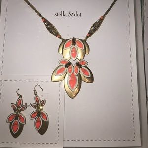 Stella and Dot 🌺 Hibiscus Necklace Set